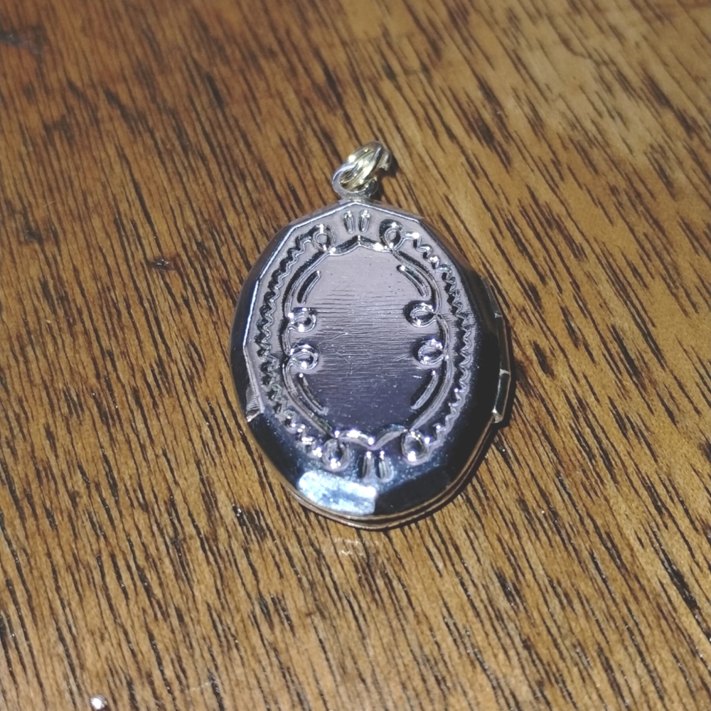 Silver Locket - Picture 2 of 3